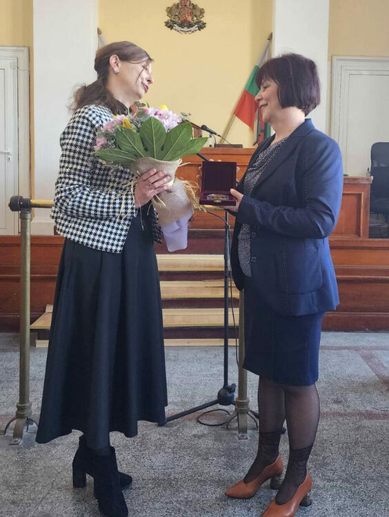 Връчиха почетен знак на съдия Минка Китова за пенсионирането ѝ