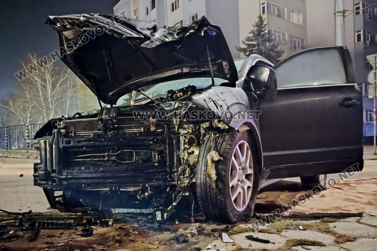 Домашен арест за пиян шофьор без книжка, забил се в стълб в Хасково