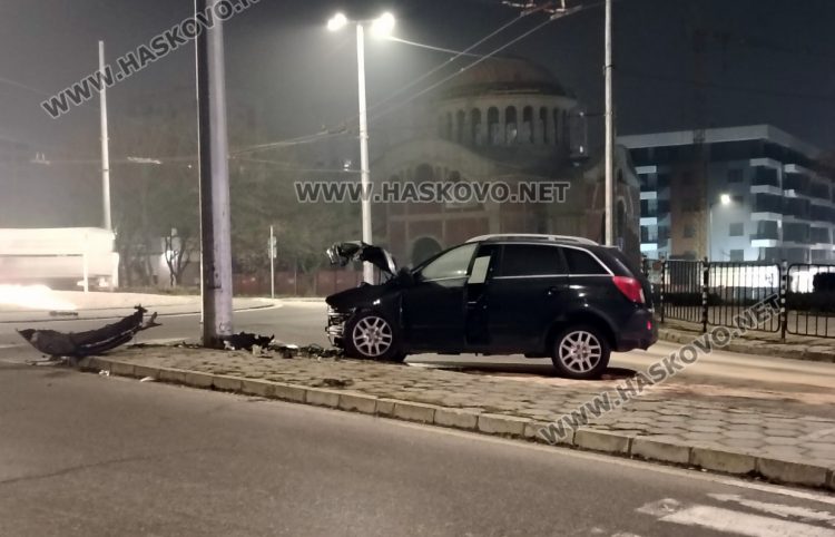 Домашен арест за пиян шофьор без книжка, забил се в стълб в Хасково