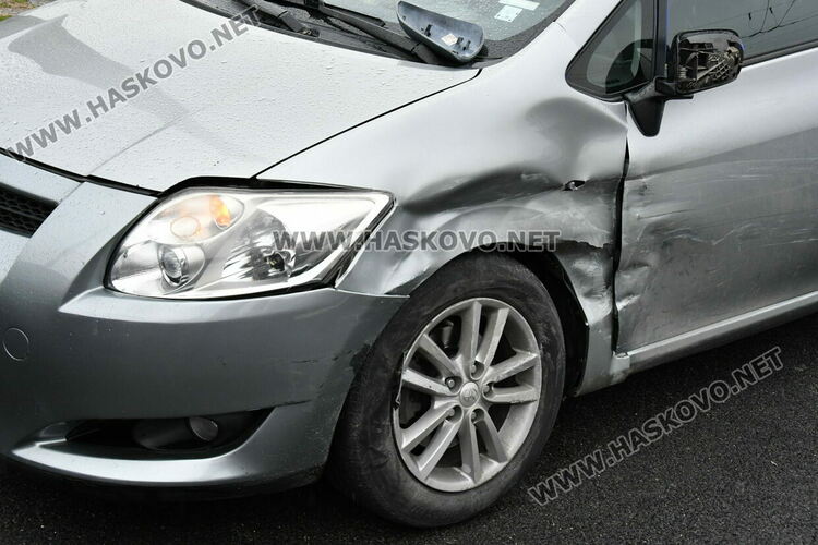 Две коли катастрофираха на детелината в &bdquo;Орфей&ldquo; заради неспиране на знак &bdquo;Стоп&ldquo;