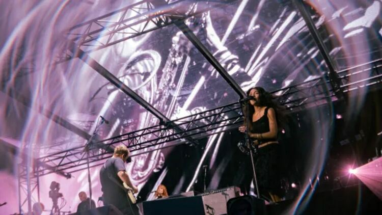 Sam Fender и Olivia Dean са сред победителите на наградите BRIT