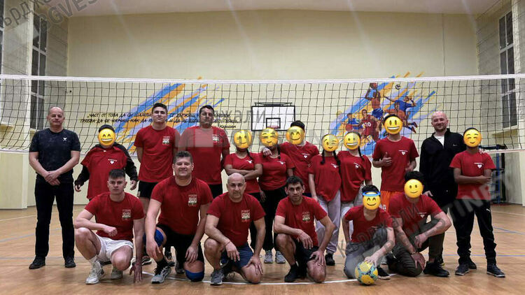 Децата от спортен клуб "Сънни Кидс"участваха в демонстративен волейболен мач с отбор на Пожарната,демонстрираха висок спортен дух