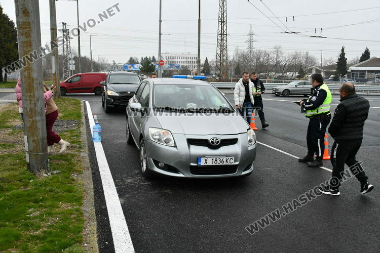 Две коли катастрофираха на детелината в &bdquo;Орфей&ldquo; заради неспиране на знак &bdquo;Стоп&ldquo;