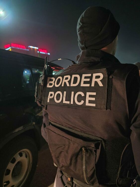 Деветима са задържани за трафик на мигранти край Свиленград, Любимец и Елхово