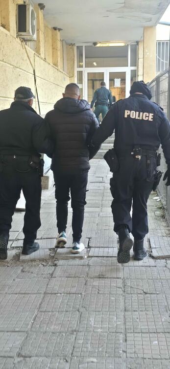 Деветима са задържани за трафик на мигранти край Свиленград, Любимец и Елхово