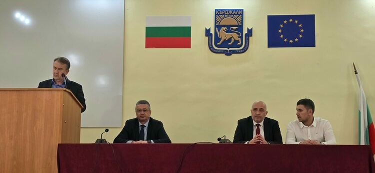 Областният съвет на ДПС реди листата,номинира Делян Пеевски за водач