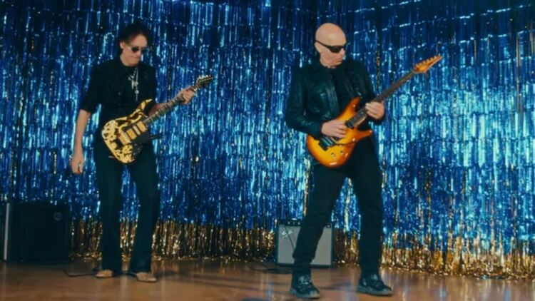 Джо Сатриани и Стив Вай споделиха сингъла &bdquo;Dancing&ldquo; 