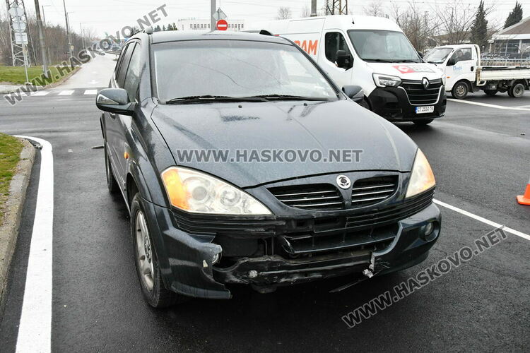 Две коли катастрофираха на детелината в &bdquo;Орфей&ldquo; заради неспиране на знак &bdquo;Стоп&ldquo;