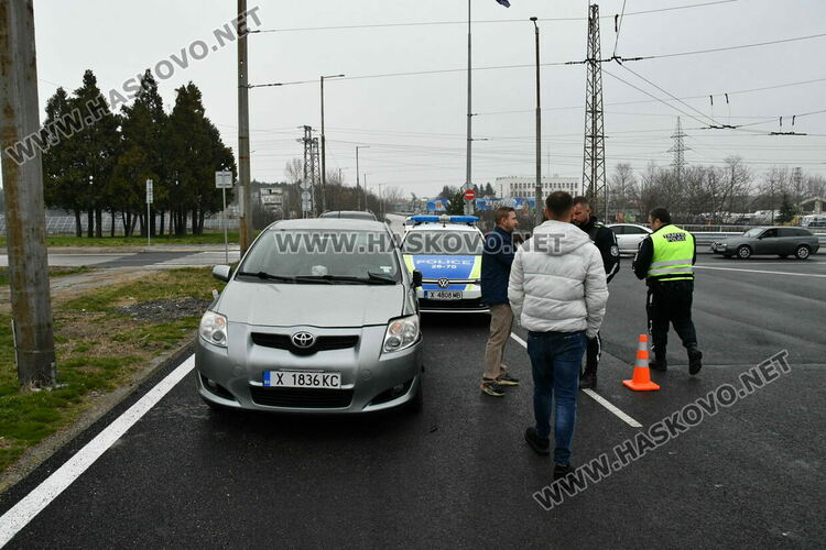 Две коли катастрофираха на детелината в &bdquo;Орфей&ldquo; заради неспиране на знак &bdquo;Стоп&ldquo;