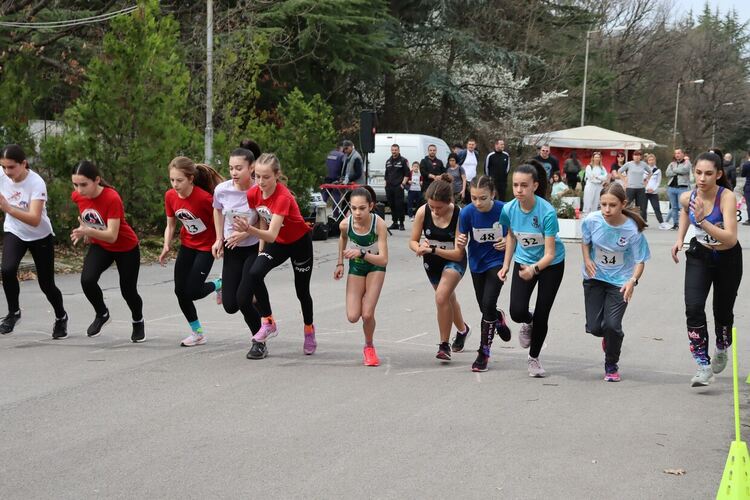 Крос &bdquo;Клокотница&ldquo;, баскетбол и футбол през почивните дни в Хасково