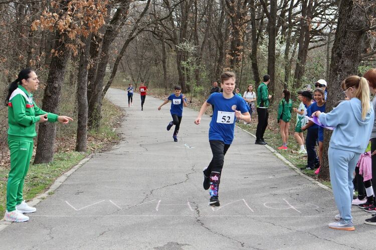 Крос &bdquo;Клокотница&ldquo;, баскетбол и футбол през почивните дни в Хасково