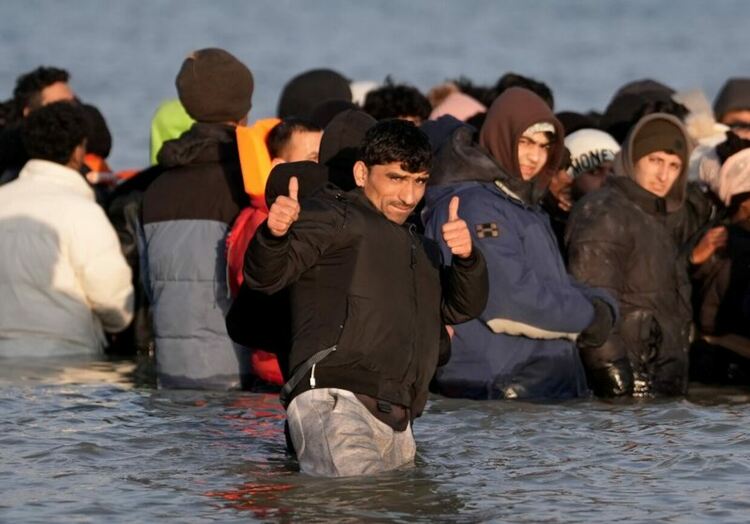 Британското правителство ще дава до 40 000 паунда на мигранти да напуснат