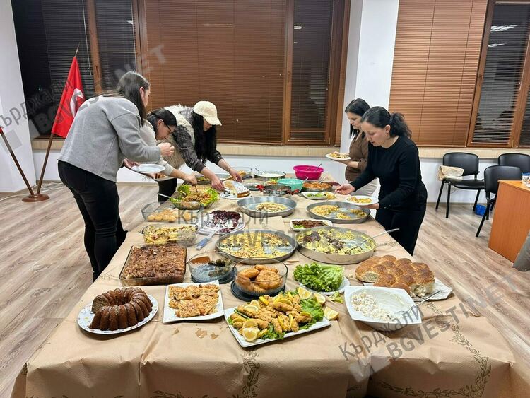 Кулинарен празник по повод 8 март в читалище &bdquo;Юмер Лютфи&ldquo;