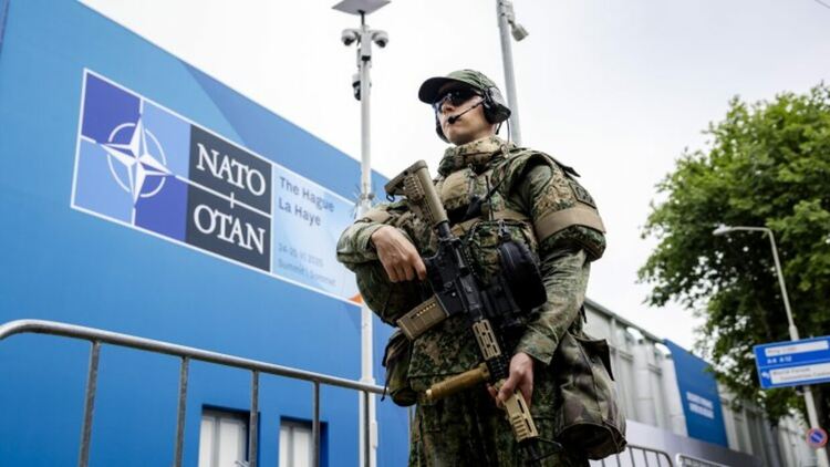  НАТО повишава противоракетната си готовност. Европол: Има заплахи от тероризъм