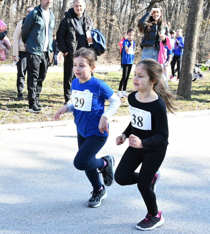 Над 100 деца и младежи се включиха в лекоатлетическия крос &bdquo;Клокотница&ldquo;