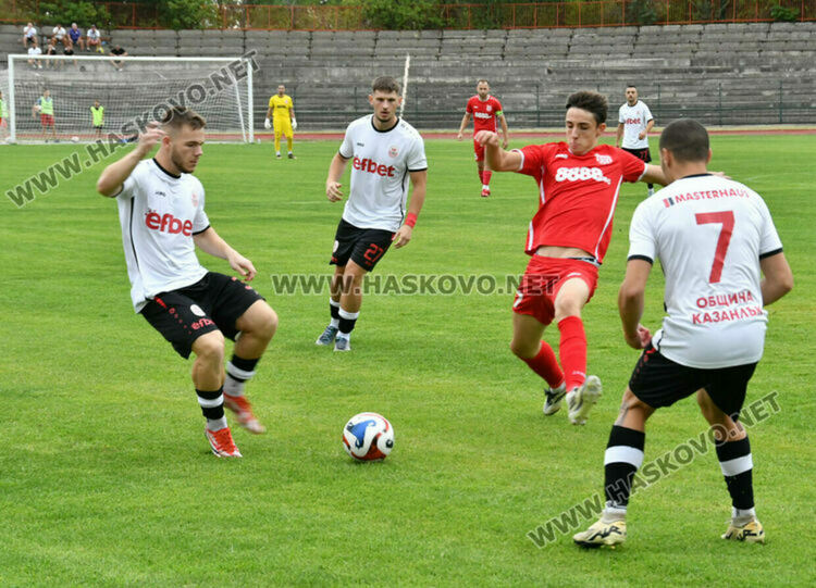 ОФК &bdquo;Хасково&ldquo; с поражение от &bdquo;розите&ldquo;