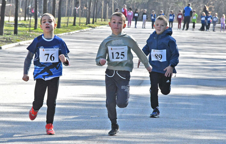 Над 100 деца и младежи се включиха в лекоатлетическия крос &bdquo;Клокотница&ldquo;