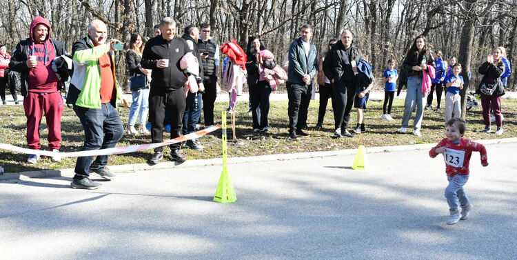 Над 100 деца и младежи се включиха в лекоатлетическия крос &bdquo;Клокотница&ldquo;