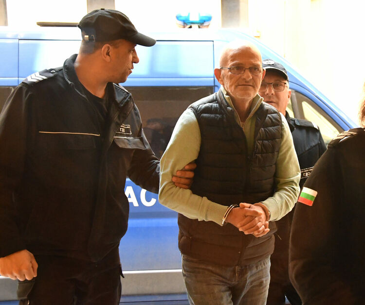 Задържан за притежание на над 45 кг. канабис не знаел, че в колата му има дрога