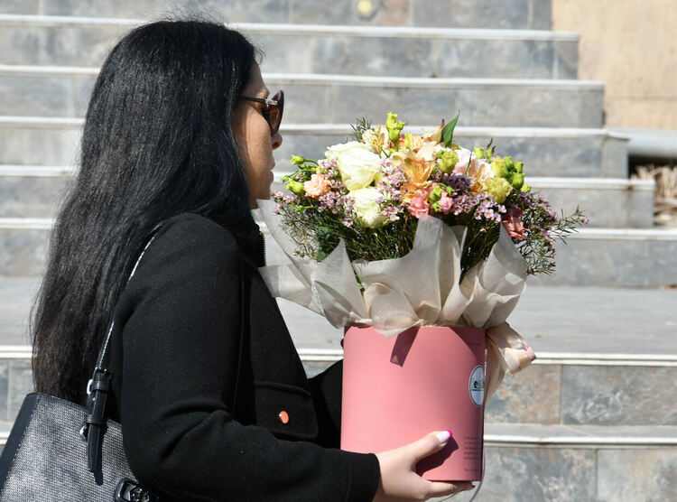 Мъжете започнаха да избират цветя за любимите дами преди 8-ми март 