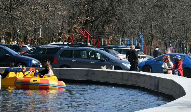 Слънчевият следобед изкара цяло Хасково на Кенана