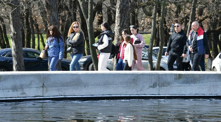 Слънчевият следобед изкара цяло Хасково на Кенана
