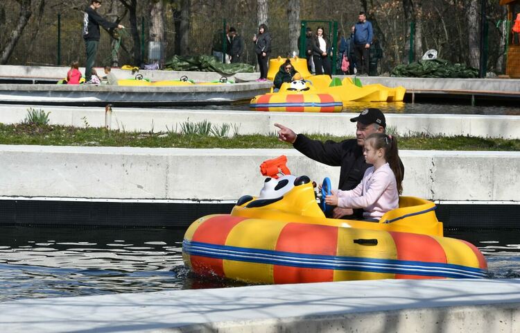 Слънчевият следобед изкара цяло Хасково на Кенана