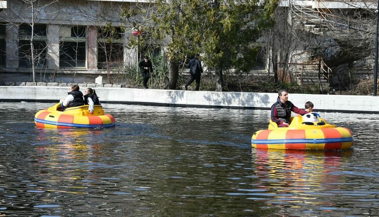 Слънчевият следобед изкара цяло Хасково на Кенана