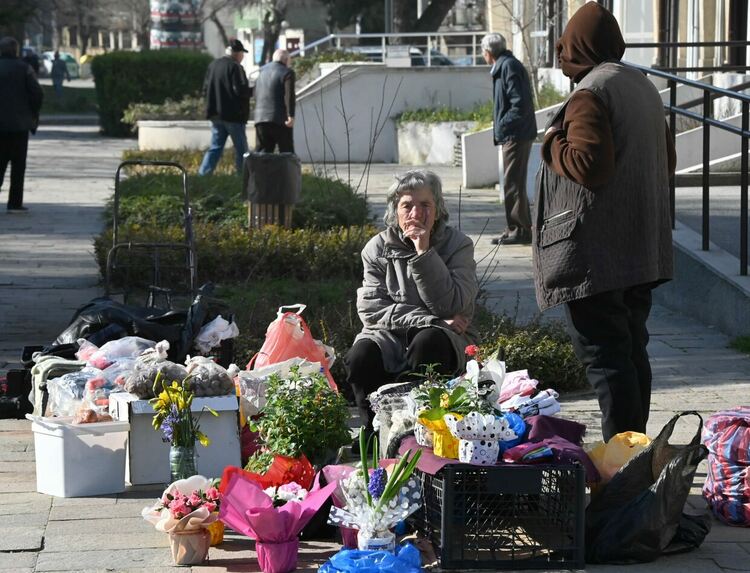 Честит празник, мили дами