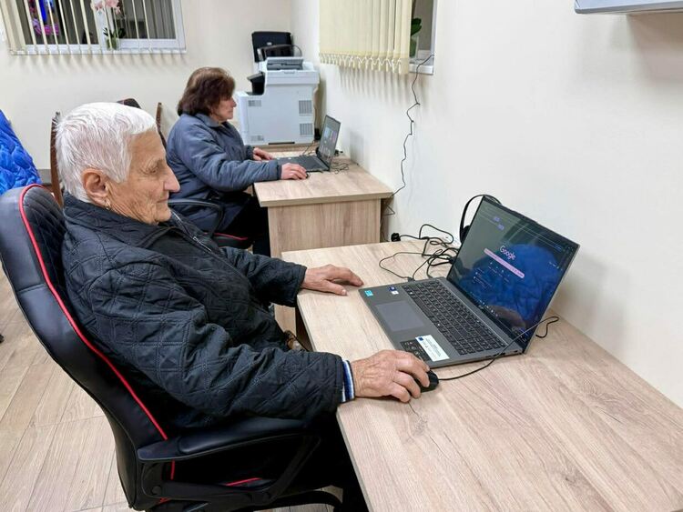 Откриха дигитален клуб в Доситеево