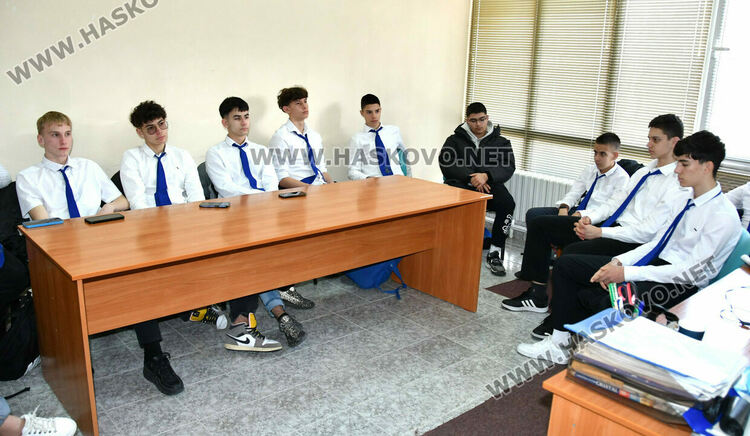 Ученици от ПГДС-Хасково слушаха лекция за детското правосъдие