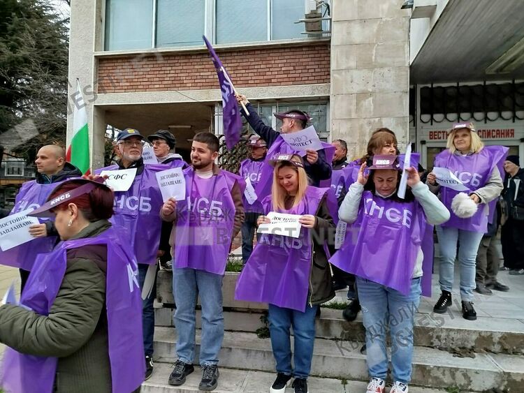 КНСБ вдигна на протест пощенските служители в Кърджали за по-високи заплати,вземат по-малко от пенсионерите