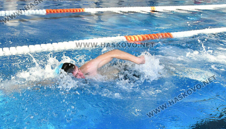 Над 20 души се явиха на изпит за спасители към БЧК