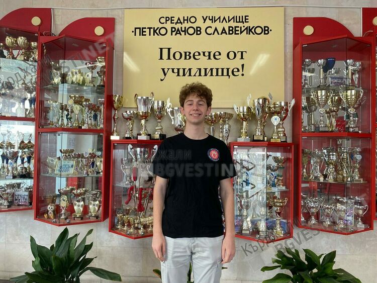 Любомир Красимиров Колев ,Тукидит на средношколската история в Кърджали/снимки/