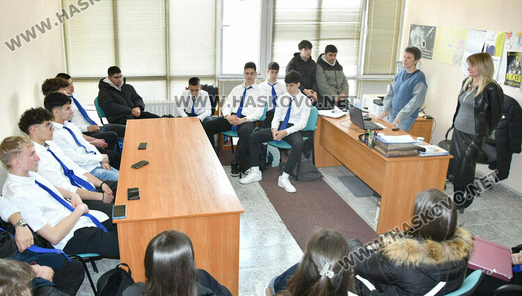 Ученици от ПГДС-Хасково слушаха лекция за детското правосъдие