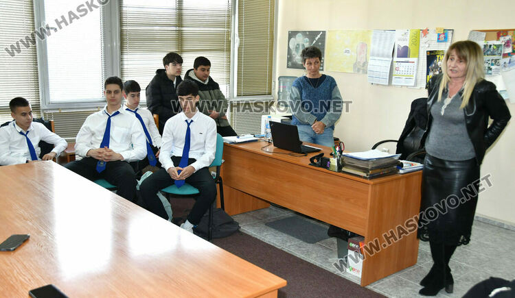 Ученици от ПГДС-Хасково слушаха лекция за детското правосъдие
