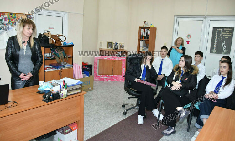 Ученици от ПГДС-Хасково слушаха лекция за детското правосъдие