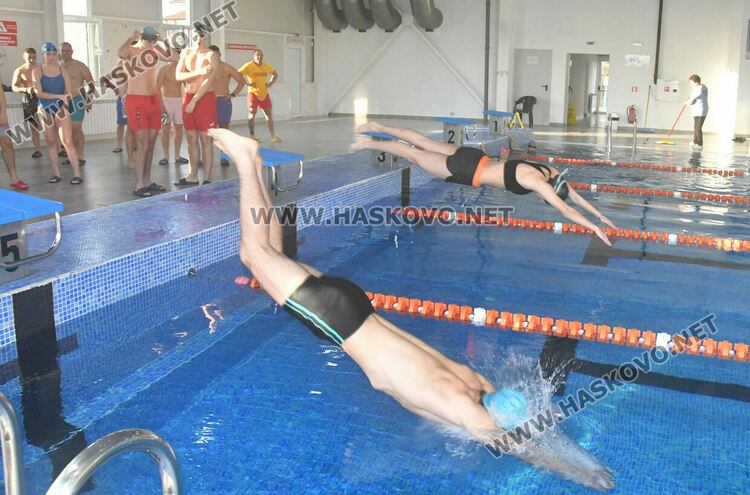 Над 20 души се явиха на изпит за спасители към БЧК