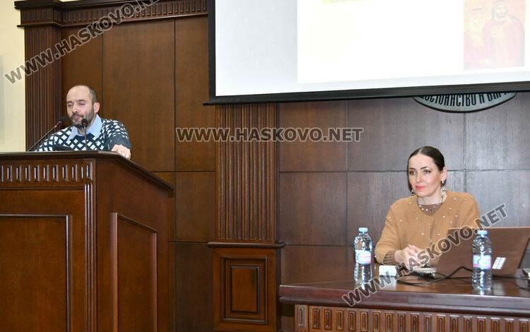 Ученици изпълниха зала &bdquo;Хасково&ldquo; за лекцията на Илия Замфиров за победата при Клокотница и могъществото на България при цар Иван Асен II