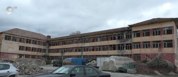 Рушаща се училищна сграда в Неделино може да стане конгресен и фестивален център