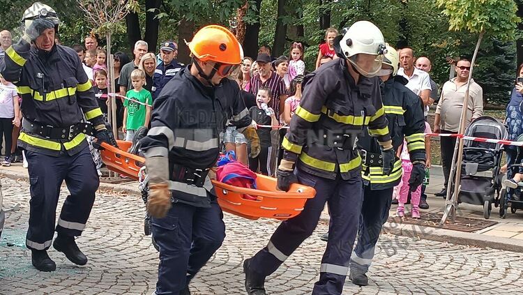 Трима души пострадаха при катастрофи през почивните дни в областта