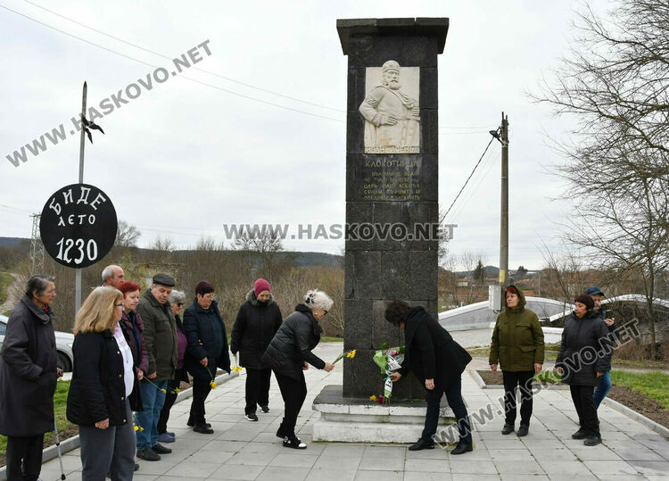 Жители на Клокотница поднесоха цветя за 796 г. от славната победа на цар Иван Асен II