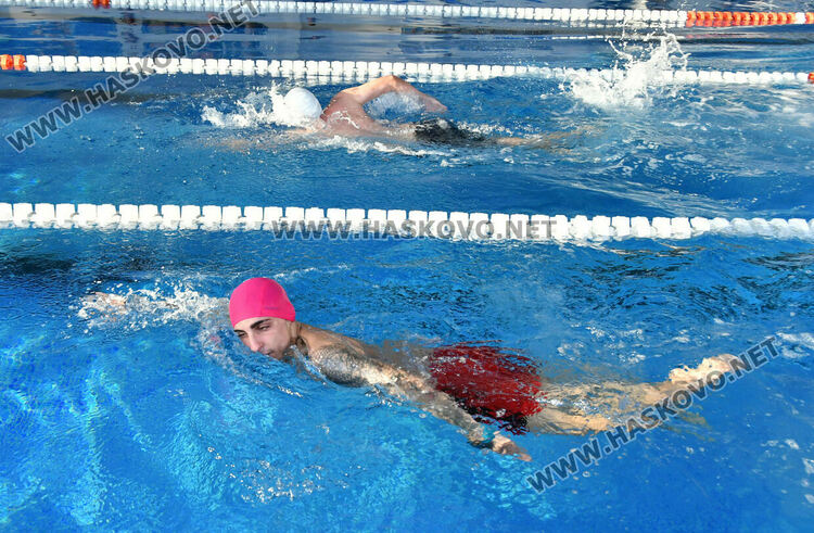 Над 20 души се явиха на изпит за спасители към БЧК