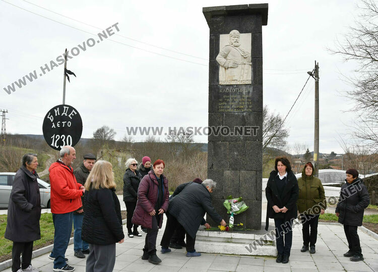 Жители на Клокотница поднесоха цветя за 796 г. от славната победа на цар Иван Асен II