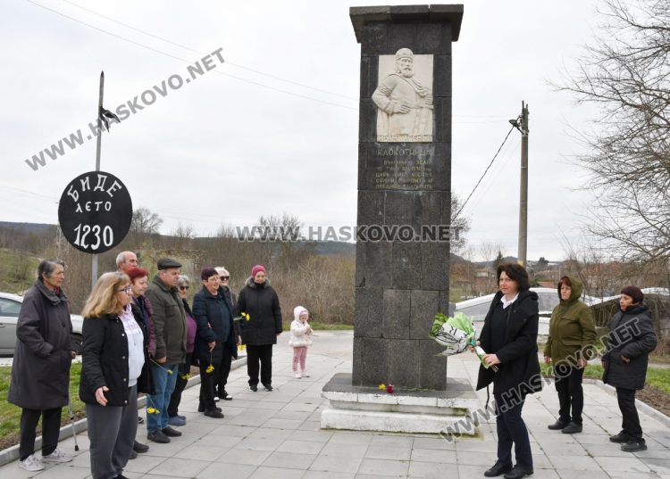 Жители на Клокотница поднесоха цветя за 796 г. от славната победа на цар Иван Асен II