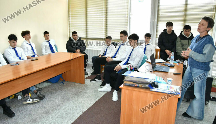 Ученици от ПГДС-Хасково слушаха лекция за детското правосъдие