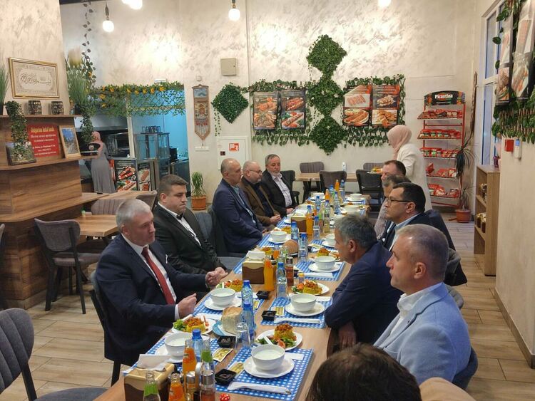  Районният мюфтия събра на тържествен ифтар  представители на институциите в Мадан