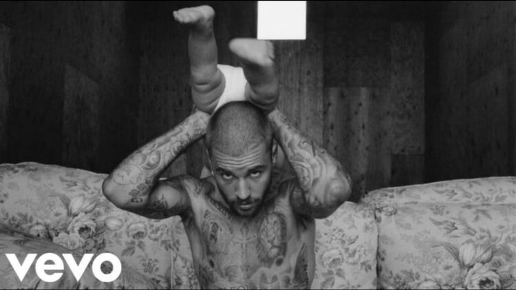 Джъстин Бийбър замери папараци с бутилка вода след вечеря в Лос Анджелис