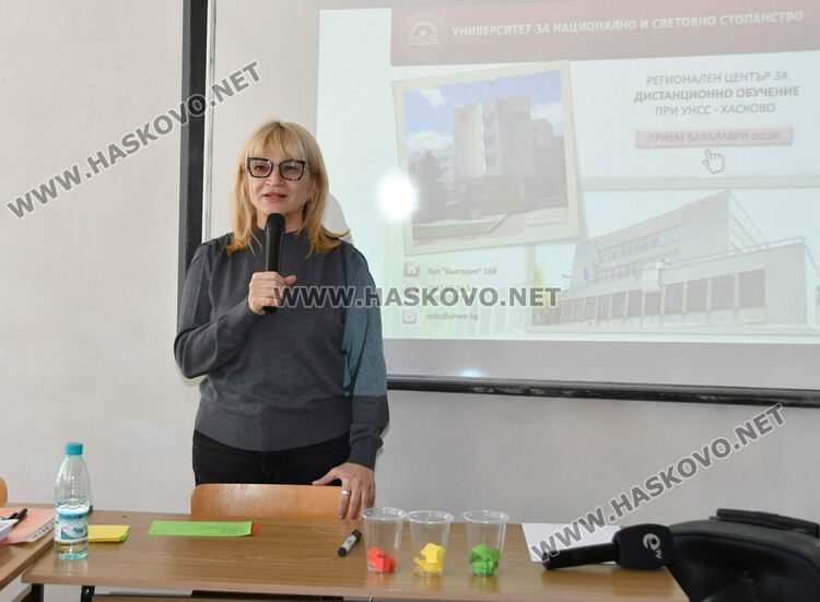 Гимназисти от Хасково редиха пъзели в Деня на отворените врати в Регионалния център на УНСС