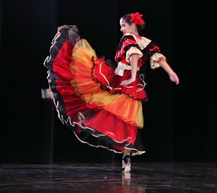 Четири златни отличия за Ивон Иванова от международна танцова олимпиада